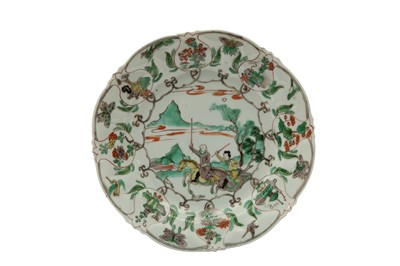 Lot 261 - A CHINESE FAMILLE VERTE 'EQUESTRIAN' DISH.