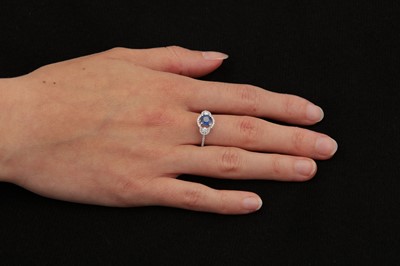 Lot 38 - A sapphire and diamond ring