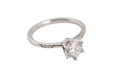 Lot 228 - A diamond single-stone ring