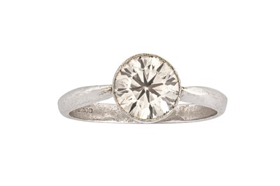 Lot 146 - A single-stone diamond ring