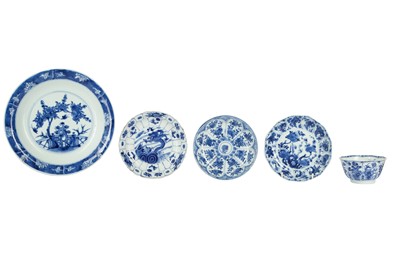 Lot 667 - FIVE CHINESE BLUE AND WHITE PIECES.