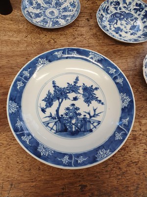 Lot 693 - FIVE CHINESE BLUE AND WHITE PIECES.