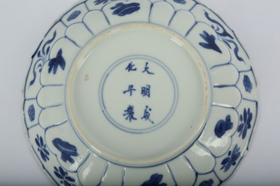 Lot 693 - FIVE CHINESE BLUE AND WHITE PIECES.