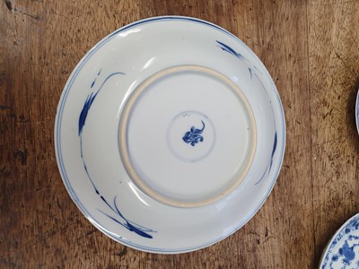 Lot 693 - FIVE CHINESE BLUE AND WHITE PIECES.