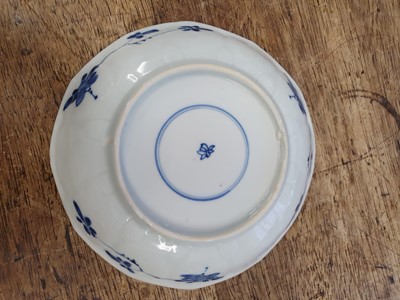 Lot 693 - FIVE CHINESE BLUE AND WHITE PIECES.