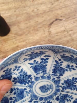 Lot 693 - FIVE CHINESE BLUE AND WHITE PIECES.