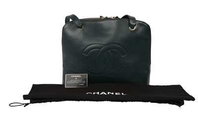 Lot 117 - Chanel Emerald Green Caviar Shoulder Bag