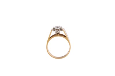 Lot 135 - A diamond ring