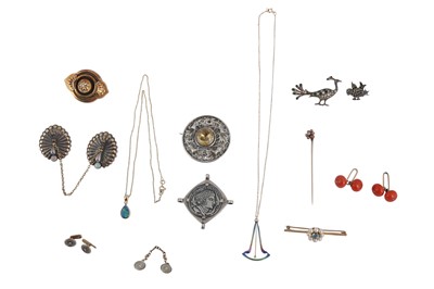 Lot 180 - A collection of jewellery