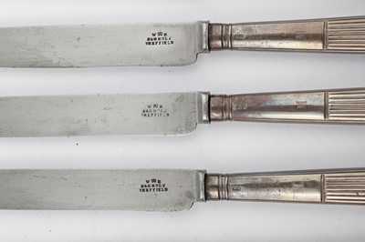 Lot 73 - A set of twelve George III sterling silver table knives and a carving set, London 1808 by Moses Brent