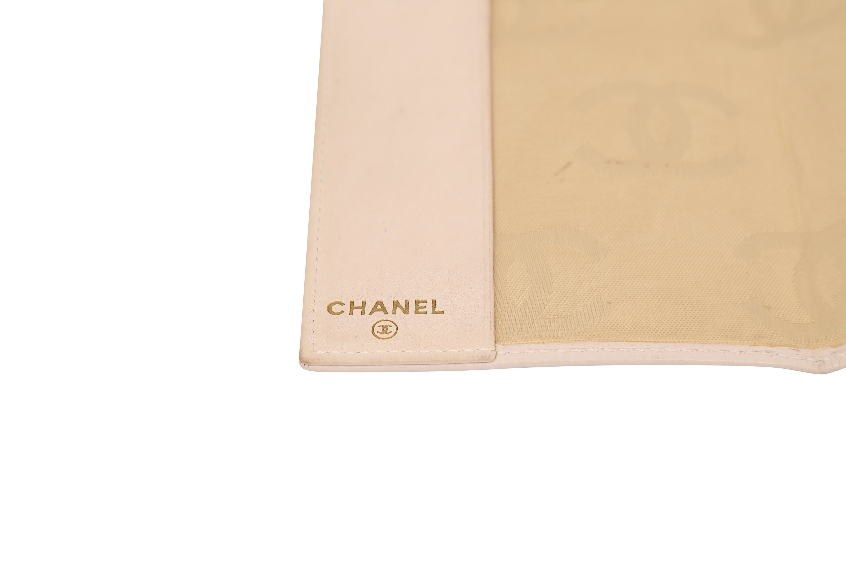 Chanel Iridescent Caviar Quilted Pink Passport Cover - LVLENKA Luxury  Consignment