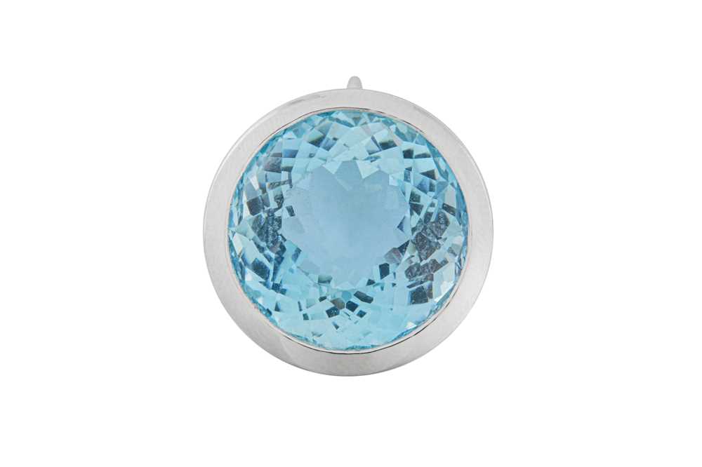 Lot 78 - An aquamarine pendant