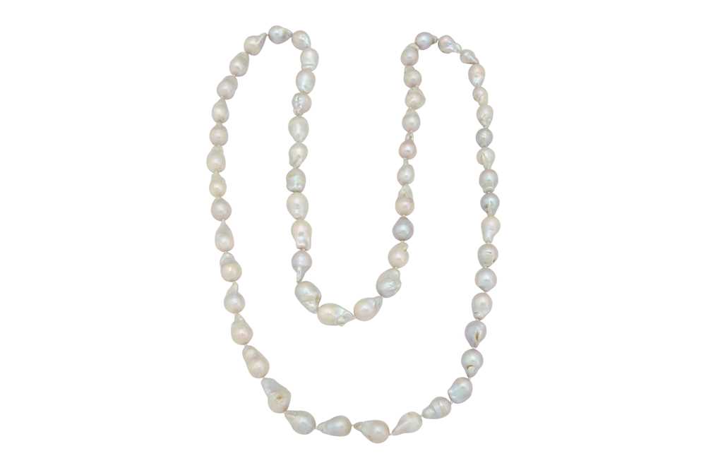 Lot 1239 - A cultured pearl necklace