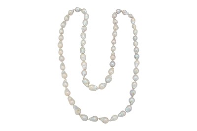Lot 1239 - A cultured pearl necklace