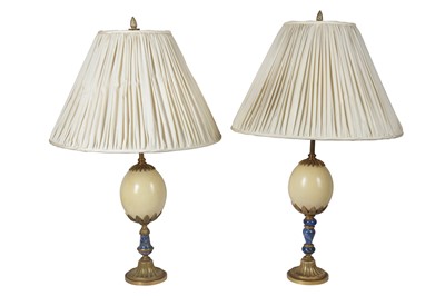 Lot 134 - A NEAR PAIR OF MID 20TH CENTURY BRASS MOUNTED OSTRICH EGG AND LAPIS LAZULI TABLE LAMPS