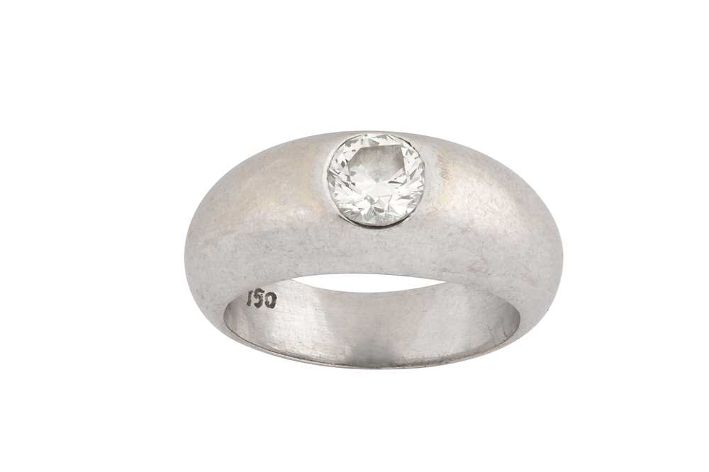 Lot 79 - A diamond single-stone ring