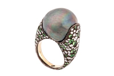 Lot 69 - A cultured pearl dress ring