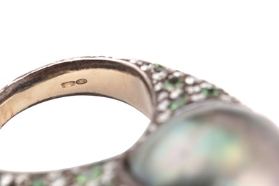Lot 69 - A cultured pearl dress ring