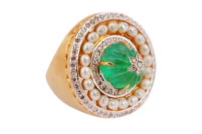 Lot 66 - An emerald and diamond dress ring