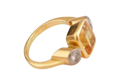 Lot 50 - A yellow sapphire and diamond ring