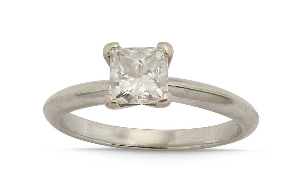 Lot 1258 - A diamond single-stone ring