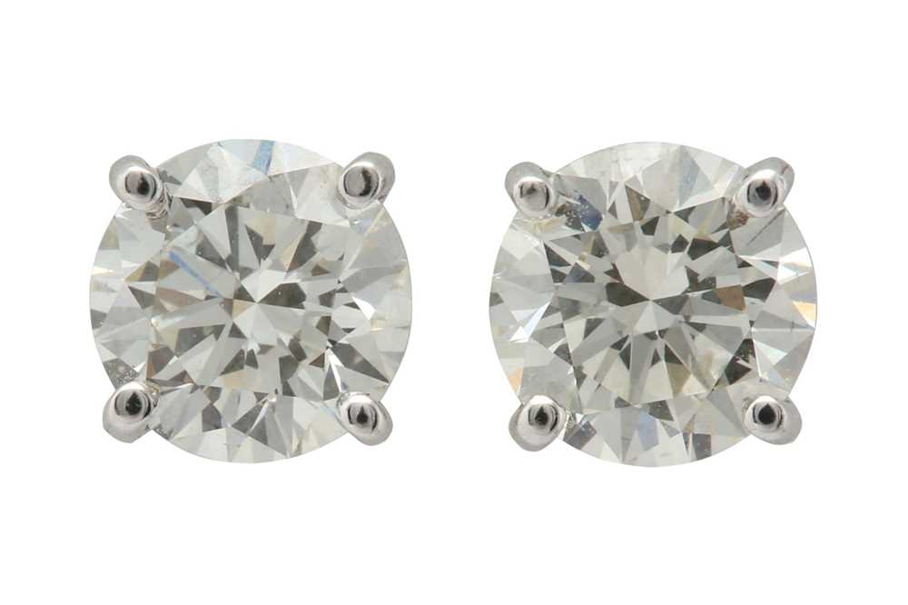 Lot 1251 - A pair of diamond earstuds