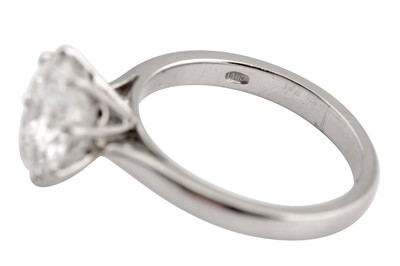 Lot 154 - A diamond single-stone ring