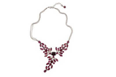 Lot 116 - A garnet and diamond necklace