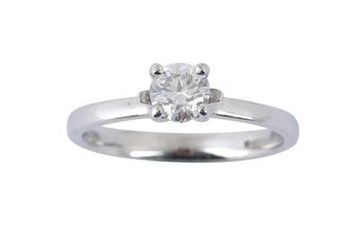 Lot 187 - A diamond singe stone gold ring