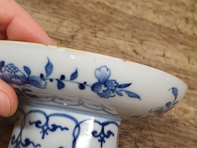 Lot 467 - A PAIR OF CHINESE BLUE AND WHITE CUP STANDS.