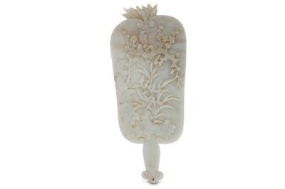 Lot 476 - A CHINESE CARVED JADE FAN.