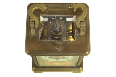 Lot 177 - A LATE 19TH CENTURY FRENCH GILT BRASS CARRAIGE CLOCK WITH REPEAT