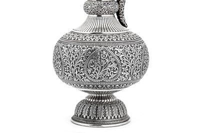 Lot 926 - A MONUMENTAL ANGLO-INDIAN UNMARKED SILVER WATER EWER (SURAHI)