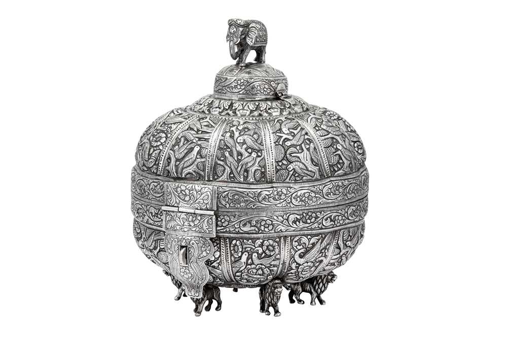 Lot 981 - A LARGE AND HEAVY MID-20TH CENTURY INDIAN UNMARKED SILVER BETEL MARRIAGE CASKET