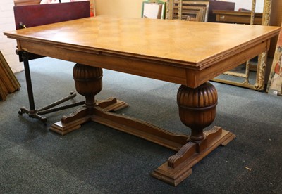 Lot 502 - An oak expanding centre table with two leaves...