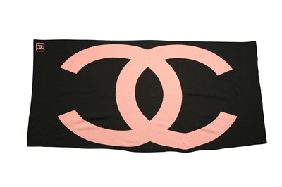 Lot 1227 - Chanel Pink and Black CC Knit Wrap