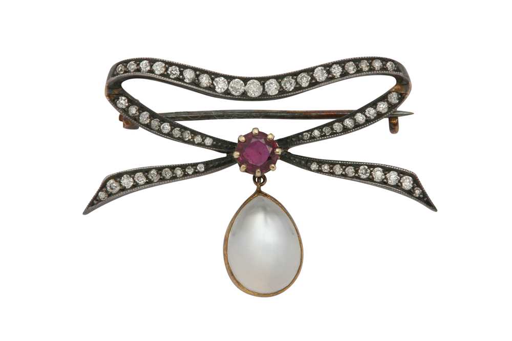 Lot 1205 - A diamond and moonstone brooch, early 20th century
