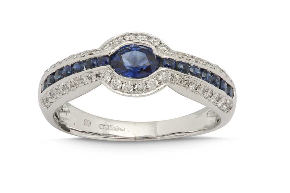 Lot 1317 - A sapphire and diamond ring