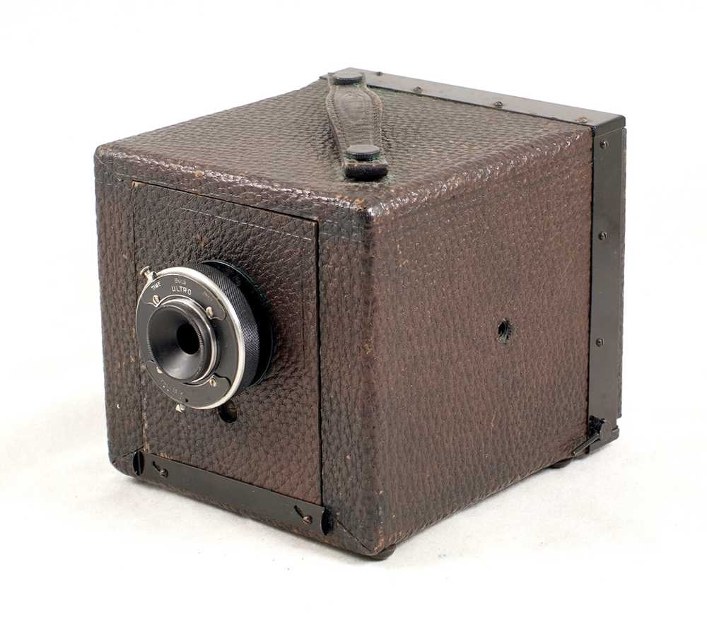 Lot 21 - A Rare Ives Hicro Color Camera, circ 1914.