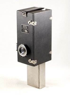 Lot 40 - A Rare 1930s Mandel PDQ Model H Street or Beach Photographer's Camera