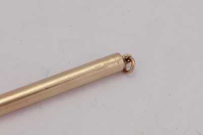 Lot 121 - An Edwardian 9 carat gold propelling pencil, London circa 1910 by Edmund Bennett