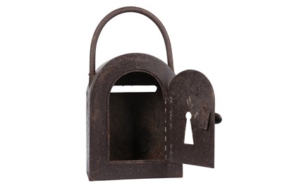 Lot 382 - A LARGE EARLY 20TH CENTURY CAST IRON NOVELTY LETTER BOX IN THE FORM OF A PADLOCK