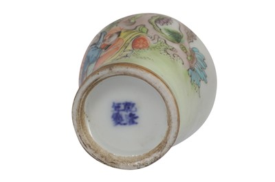Lot 85 - A 20TH CENTURY CHINESE FAMILLE ROSE EROTIC MINIATURE VASE