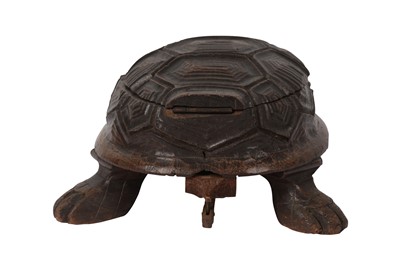Lot 91 - A NOVELTY TORTOISE CARVED WOODEN BOX