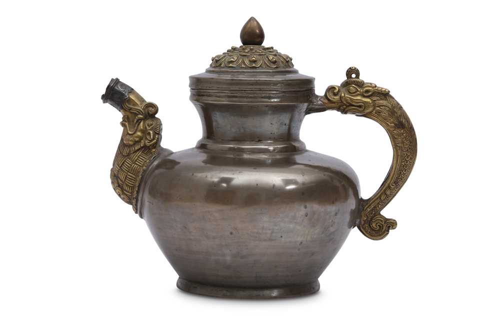 Lot 30 - A TIBETAN PEWTER AND COPPER MILK TEAPOT AND COVER.