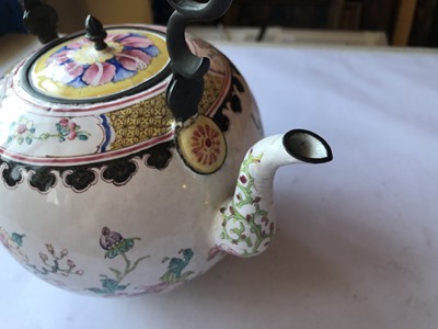 Lot 241 - A CHINESE CANTON ENAMEL TEAPOT AND COVER.