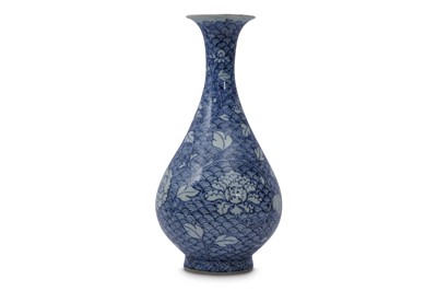 Lot 679 - A CHINESE BLUE AND WHITE 'PEONY' VASE, YUHUCHUNPING.
