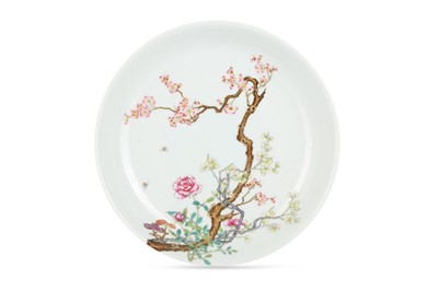 Lot 162 - A CHINESE FAMILLE ROSE 'BLOSSOMS' DISH.