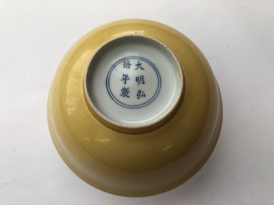 Lot 965 - A CHINESE YELLOW-GLAZED BOWL.