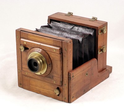 Lot 739 - Un-named Quarter Plate Tailboard Camera with Brass Lens